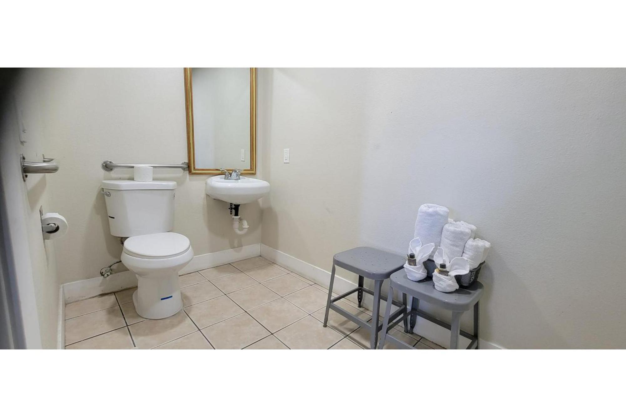 Hotel Avenida Victorville I 15 Bagian luar foto